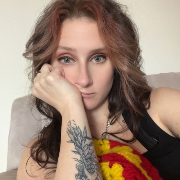 Meet your Posher, Angee - Picture 3 of 6